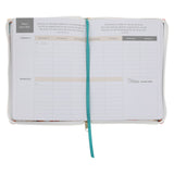 2027 18-Maande Dagbeplanner vir Vroue - Wees Stil en Weet - Kunsleer met Rits