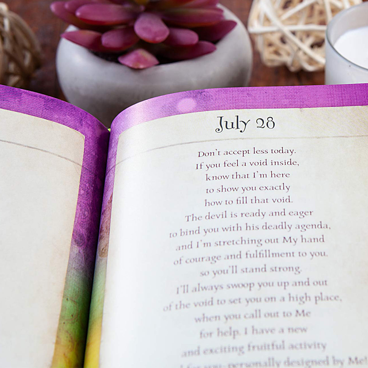 Walk With Me Jesus: 365 Daily Devotions Gift Edition (Imitation Leather)