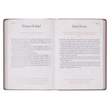 Pursuing God: 366 Daily Devotions (Faux Leather)