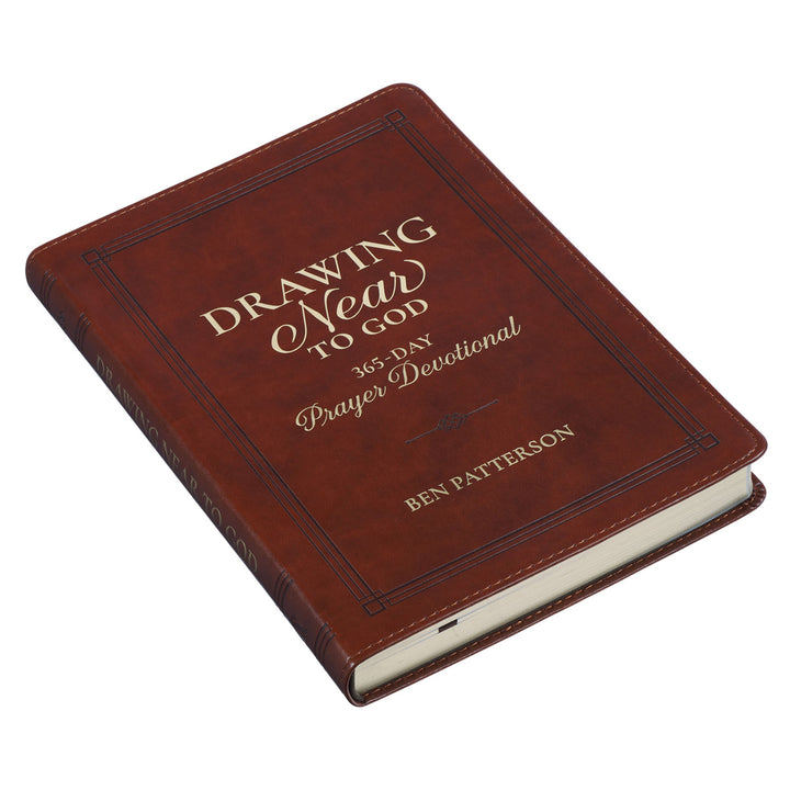 Drawing Near to God: 365-Day Prayer Devotional (Faux Leather)